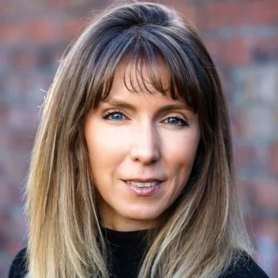 Dr Elly Hanson